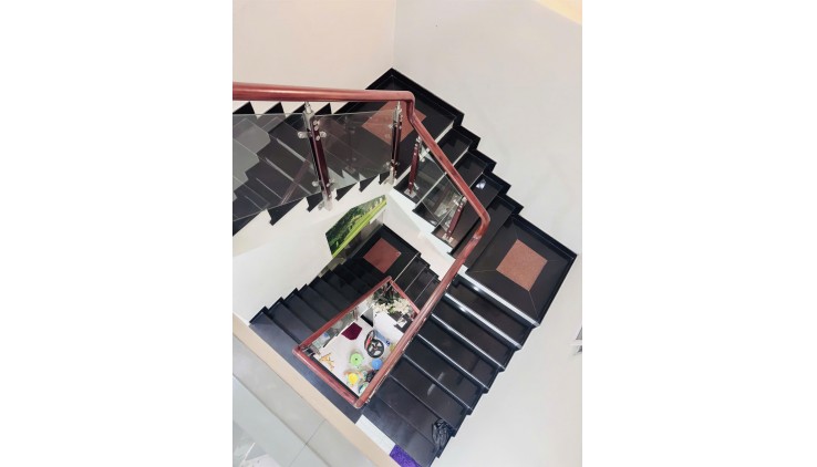 GẤP BÁN! Chỉ 5.75 TỶ TL! 92M², 2Tầng/4PN, HẺM XE HƠI, Thống Nhất Gò Vấp!